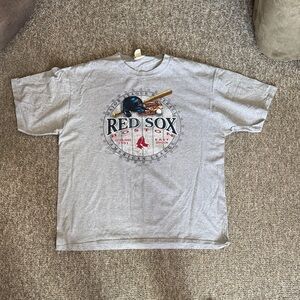 2004 Vintage Gray Red Sox Graphic T-Shirt